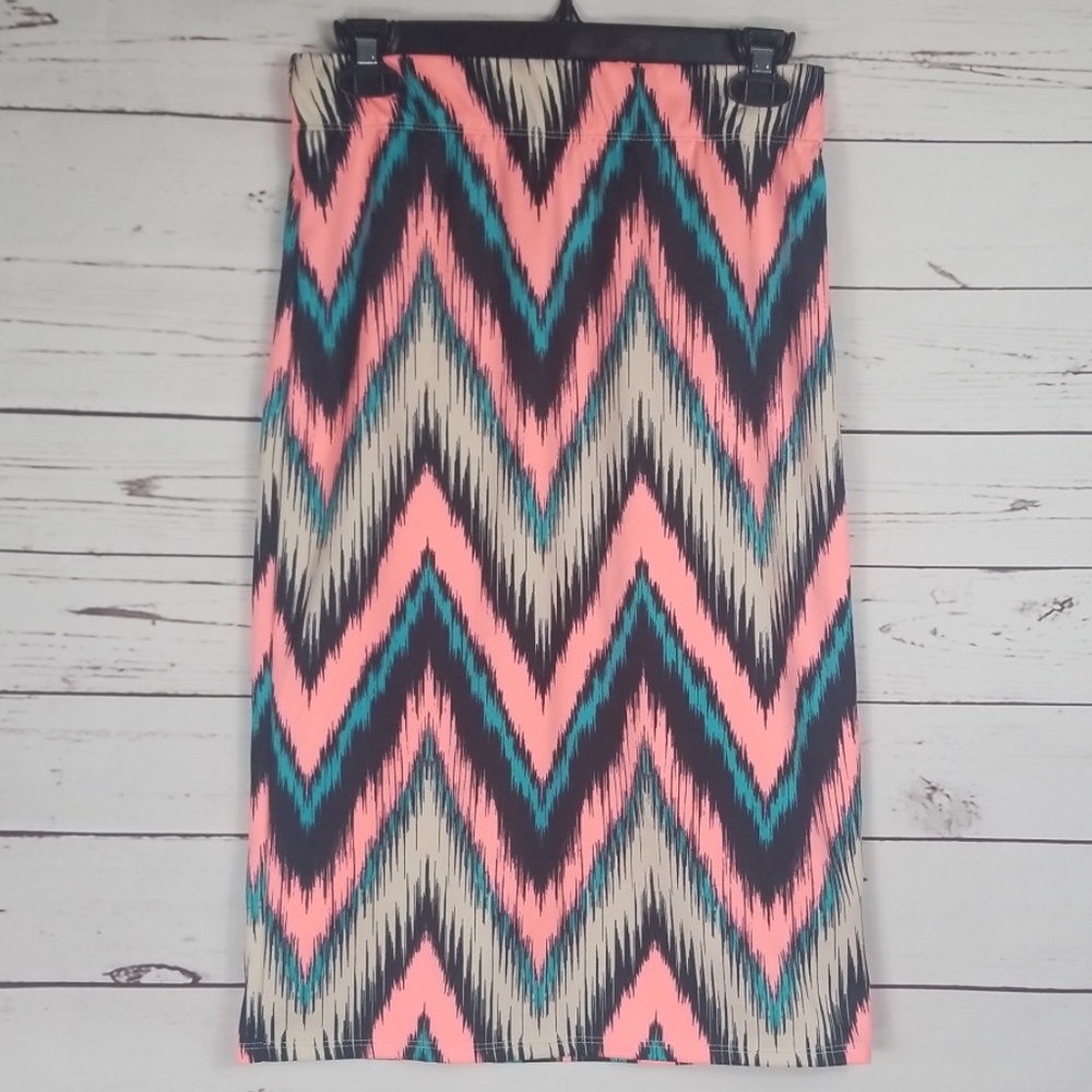 NWOT Chevron Midi Skirt Sz Lg.